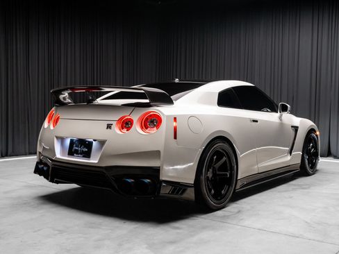 Used 2015 Nissan GT-R Premium AWD/4WD image 38