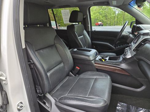 Used 2018 GMC Yukon XL SLT w/ Premium Edition AWD/4WD image 24