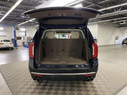Used 2021 GMC Yukon Denali w/ Denali Premium Package image 7
