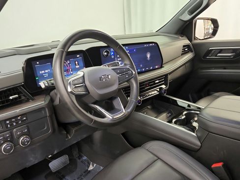 Used 2025 Chevrolet Suburban Z71 AWD/4WD image 16