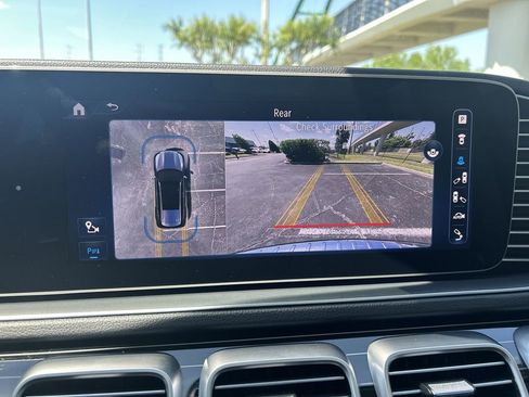 Used 2024 Mercedes-Benz GLS 580 4MATIC image 24