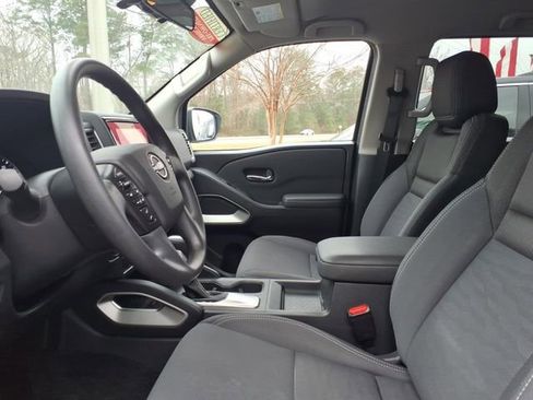 Used 2022 Nissan Frontier SV w/ Technology Package image 5