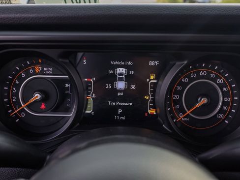 New 2025 Jeep Gladiator Willys image 27