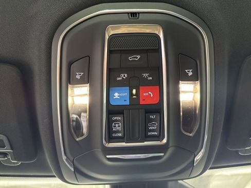 New 2025 Jeep Grand Cherokee Laredo X w/ Luxury Tech Group I image 21