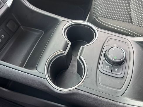 Used 2024 GMC Terrain SLE image 22