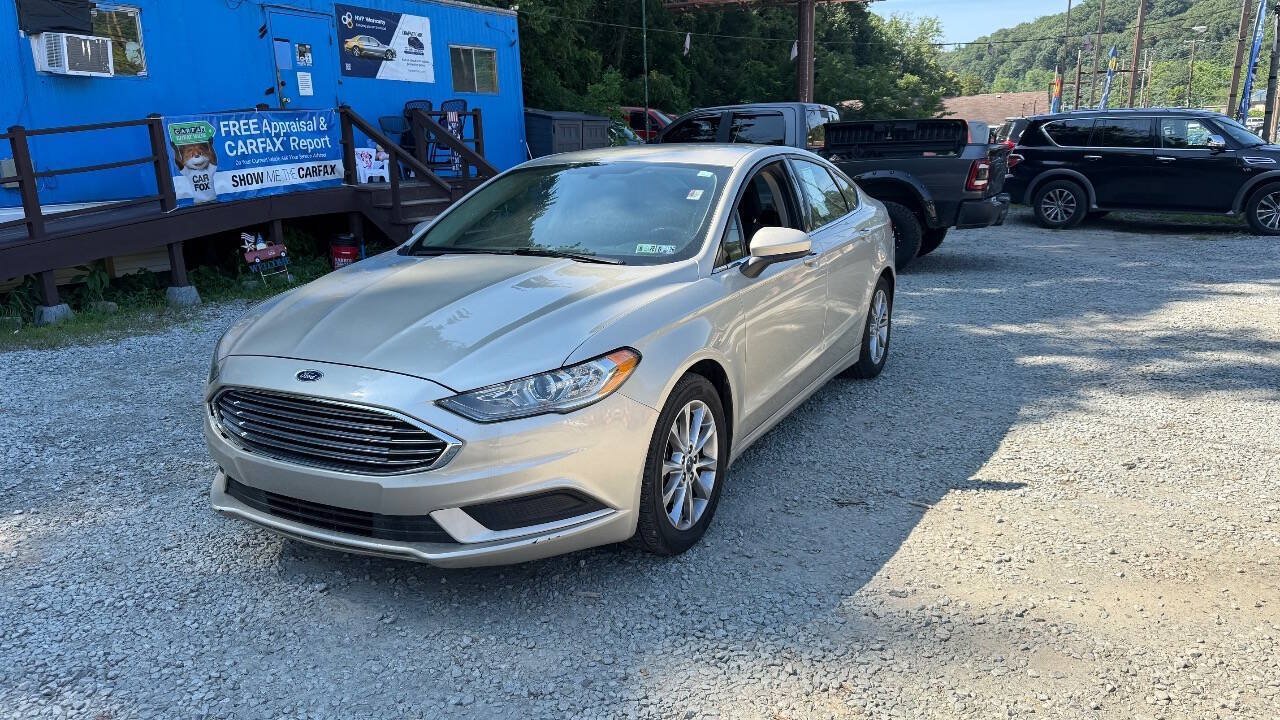 Used 2017 Ford Fusion SE w/ Fusion SE Technology Package FWD image 4