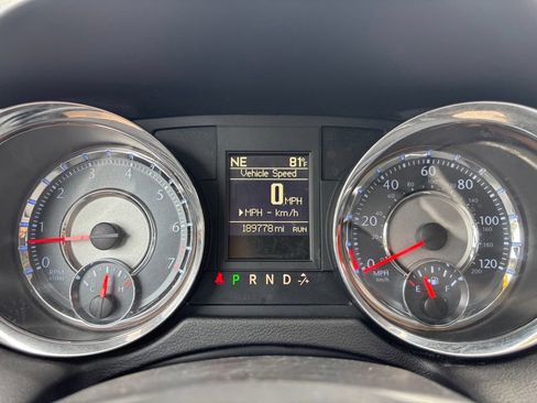 Used 2016 Chrysler Town & Country Touring FWD image 32