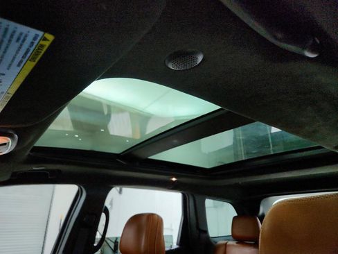 Used 2016 Jeep Grand Cherokee SRT image 15