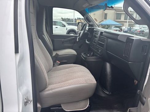 Used 2017 Chevrolet Express 3500 w/ Chrome Appearance Package image 27