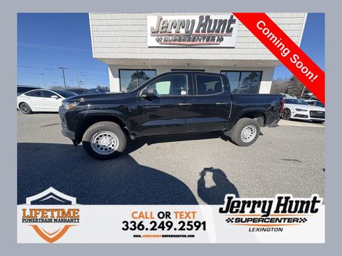 Used 2024 Chevrolet Colorado W/T image 1