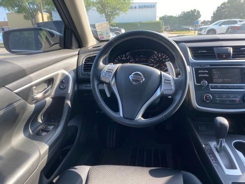 Used 2017 Nissan Altima 2.5 SR FWD image 17