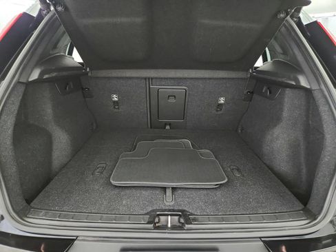 Used 2022 Volvo XC40 T5 Momentum AWD/4WD image 32