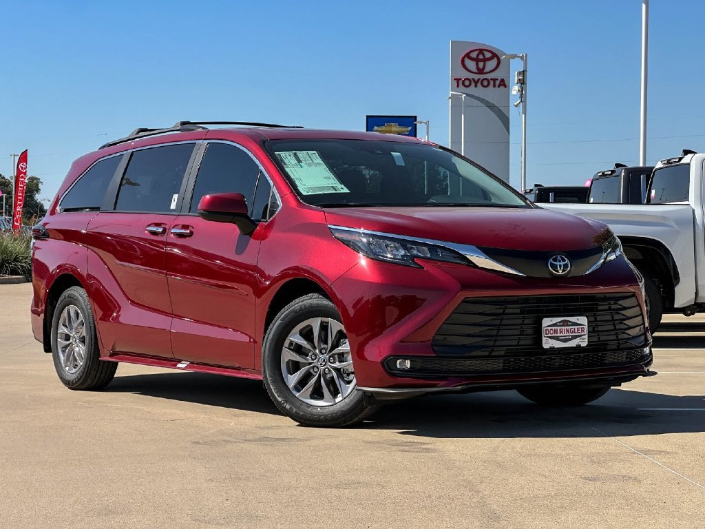 New 2026 Toyota Sienna XLE FWD image 1