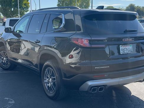 Used 2025 GMC Acadia Elevation FWD image 5
