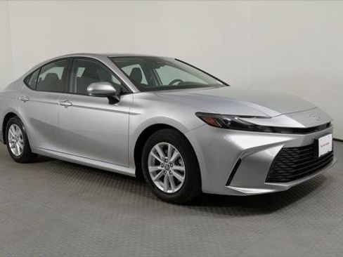 Used 2025 Toyota Camry LE FWD image 8