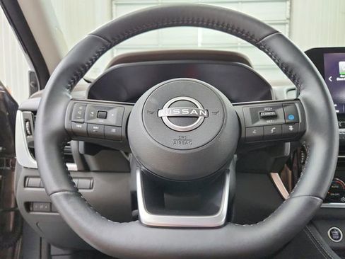 Used 2023 Nissan Rogue SL w/ SL Premium Package image 25