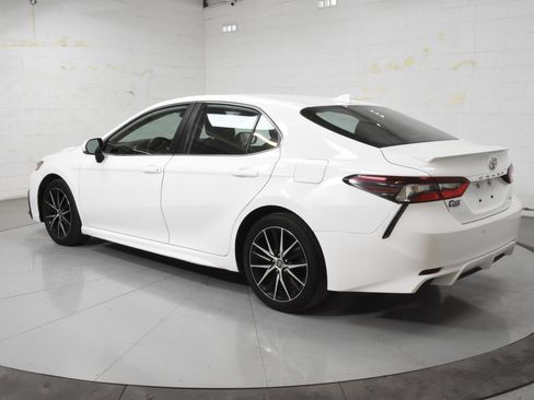 Used 2023 Toyota Camry SE FWD image 9