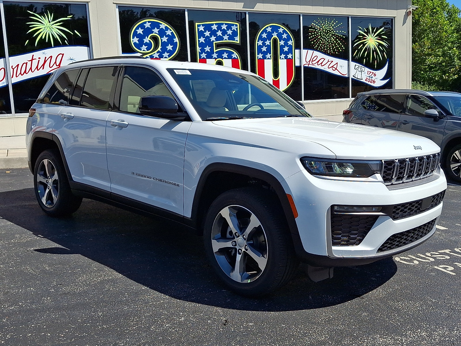 New 2026 Jeep Grand Cherokee Limited w/ Trailer Tow Package AWD/4WD image 2