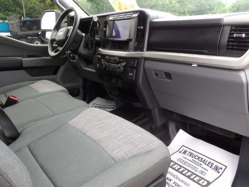 Used 2024 Ford F550 4x4 Crew Cab Super Duty w/ XLT Value Package image 42