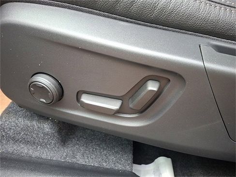 New 2025 Volvo XC40 B5 Ultra w/ Climate Package image 13