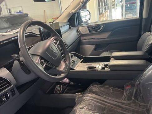 Used 2023 Lincoln Navigator Black Label AWD/4WD image 2