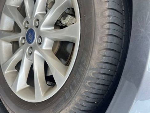 Used 2017 Ford Fusion SE FWD image 10