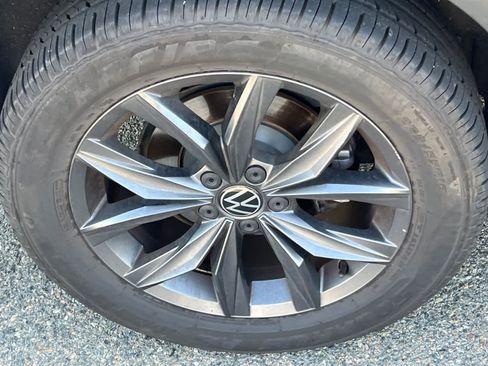 Used 2022 Volkswagen Tiguan SE image 13