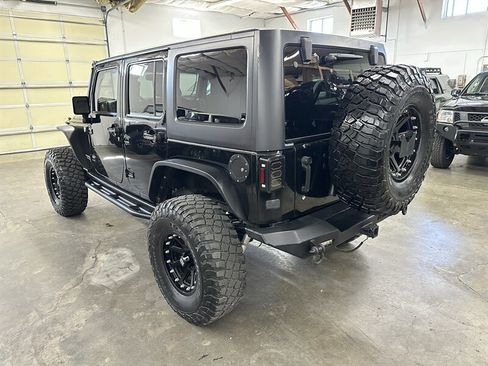 Used 2015 Jeep Wrangler Unlimited Rubicon w/ Connectivity Group AWD/4WD image 5