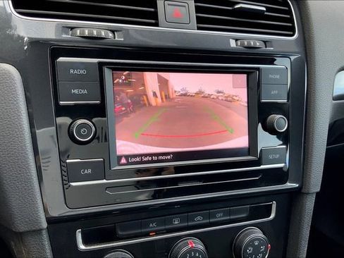 Used 2019 Volkswagen Golf SE FWD image 19