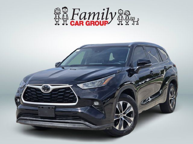 Used 2020 Toyota Highlander XLE FWD image 1