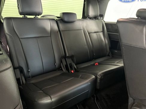 Used 2018 Ford Expedition XLT w/ Equipment Group 201A AWD/4WD image 31