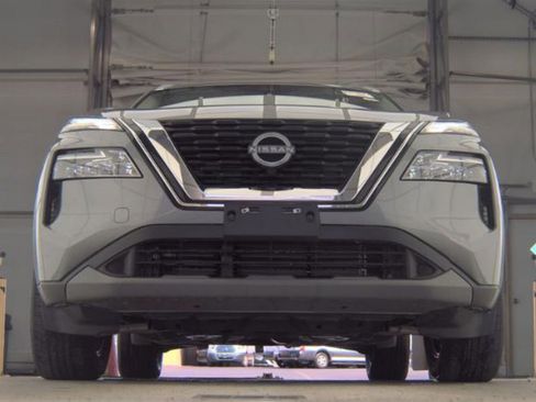 Used 2023 Nissan Rogue SV w/ SV Premium B Package AWD/4WD image 3