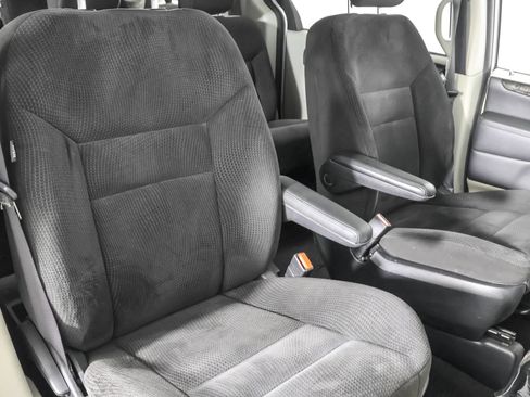 Used 2017 Dodge Grand Caravan SE w/ Power Window Group FWD image 42
