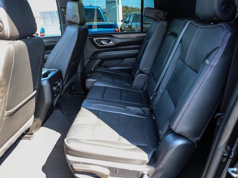 Used 2022 Chevrolet Suburban RST w/ Luxury Package AWD/4WD image 10