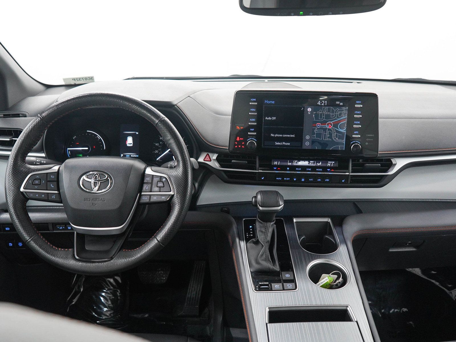 Used 2024 Toyota Sienna XSE AWD/4WD image 17
