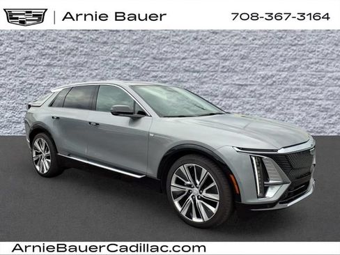Used 2025 Cadillac Lyriq Luxury w/ LPO, Floor Liner Package AWD/4WD image 1