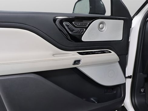 Used 2025 Lincoln Aviator Reserve w/ Equipment Group 201A image 21