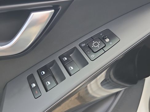 Certified 2025 Kia Niro EX image 21