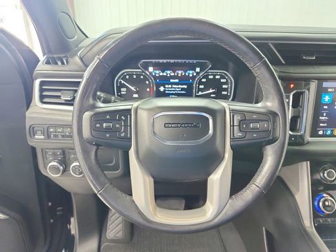 Used 2021 GMC Yukon XL Denali w/ Denali Premium Package image 24
