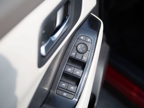 Used 2025 Nissan Rogue SV AWD/4WD image 19
