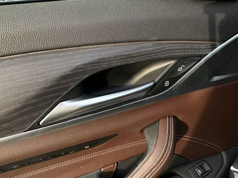 Used 2022 BMW 530i xDrive 530i xDrive w/ Luxury Seating Package image 12