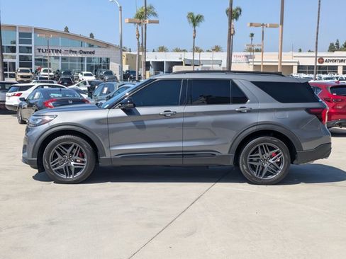 Used 2025 Ford Explorer ST AWD/4WD image 9