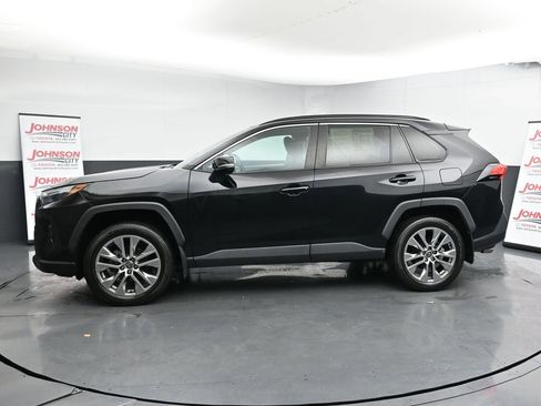 Used 2023 Toyota RAV4 XLE Premium image 5