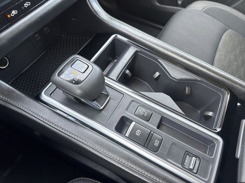 Used 2024 Nissan Pathfinder SV image 14