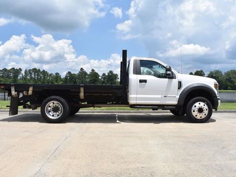 Used 2019 Ford F550 2WD Regular Cab Super Duty image 3