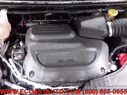 Used 2020 Chrysler Pacifica Touring-L image 9