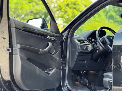 Used 2018 BMW X2 sDrive28i w/ Convenience Package FWD image 9