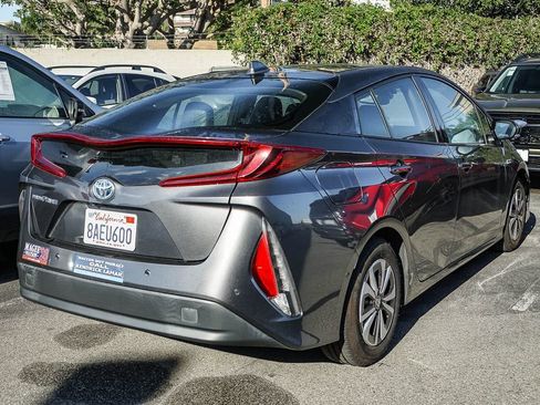 Used 2017 Toyota Prius Prime Advanced image 5