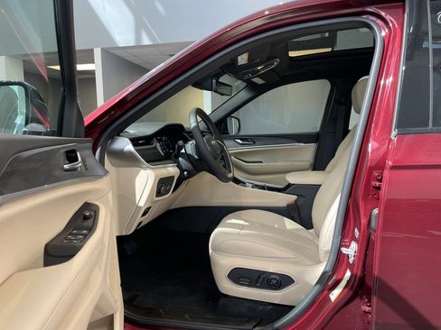 New 2025 Jeep Grand Cherokee Limited w/ Luxury Tech Group II image 16