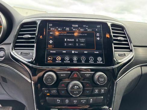 Used 2021 Jeep Grand Cherokee Limited AWD/4WD image 17